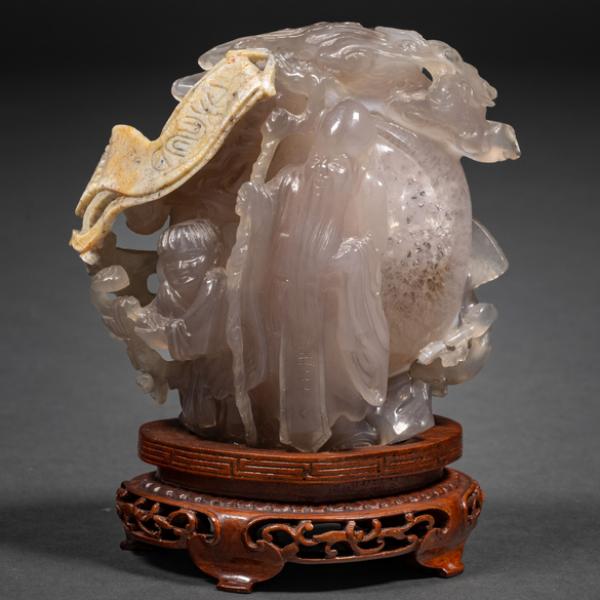 "Anciano de la antigüedad con niño en ambiente celestial" Grupo escultórico en piedra tallada de ágata del siglo XX