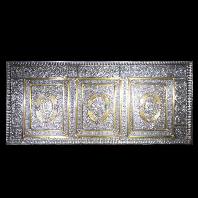 Paliotto italiano de altar en plata repujada y punzonada con clípeos efigiados, Italia, siglo XVII. 