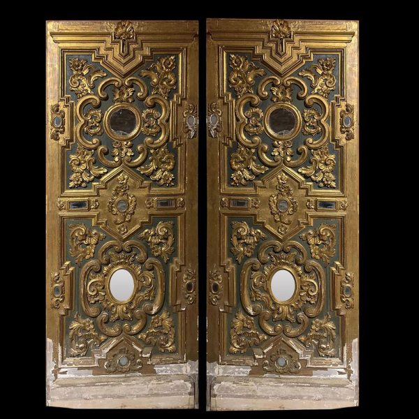 Par de Puertas de Sacristía, Barroco Español del siglo XVIII, Madera Tallada, Dorada y con Espejos. 