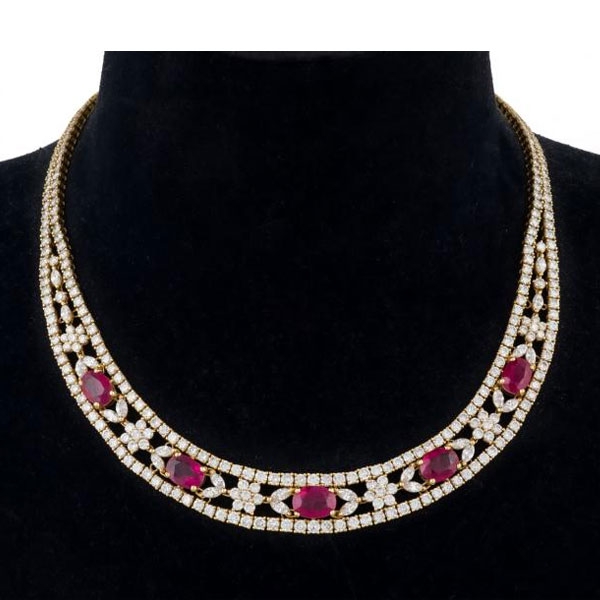 Magnífico collar de 5 rubíes Burma birmanos y diamantes de oro amarillo de 18 K. 