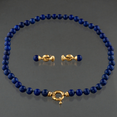 Conjunto de piedra lapislázuli y oro amarillo de 18 kt.