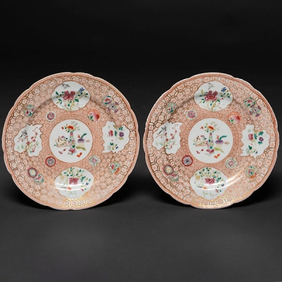 Pareja de platos en porcelana china familia rosa. Trabajo Chino, Finales del siglo XIX