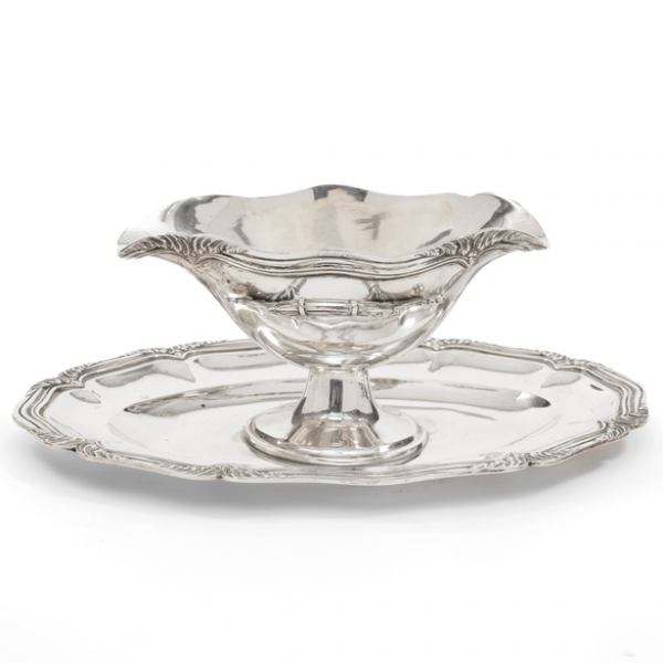 Salsera en plata española y punzonada del siglo XX.