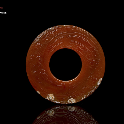 Importante disco ritual de &aacute;gata roja. 