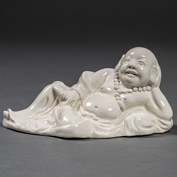 &quot;Buda de la felicidad &quot; Figura en porcelana china de color blanco época Qing(1644-1912)