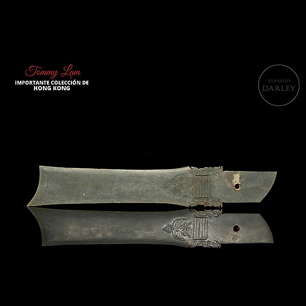 Hoja ceremonial &quot;Gui&quot; de jade tallado, dinastía Shang. 