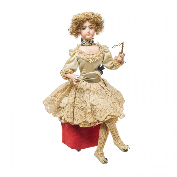 Manufactura Leopold Lambert (Francia, 1886) Autómata con representación de muñeca en porcelana con pay pay y binóculos.