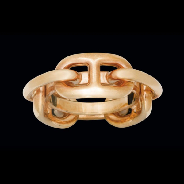 Pasador de pa&ntilde;uelo marca Herm&egrave;s en metal chapado.