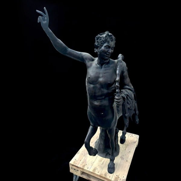 Escuela Francesa del siglo XX "Joven Centauro" firmado por GIBARDIEU.   Bronce patinado a la cera perdida. 