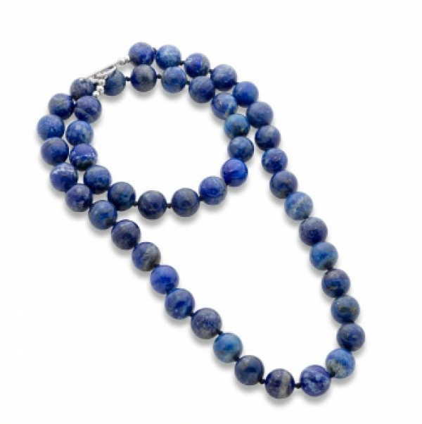 Collar largo de bolas de lapislázuli con cierre en plata.