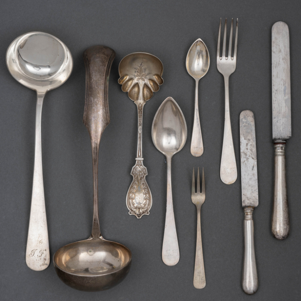 Cubertería incompleta en plata española y punzonada. h. 1893.