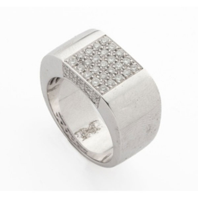 Sortija en oro blanco con cuajado de diamantes talla brillante con un peso total de 1,20 cts. aprox.