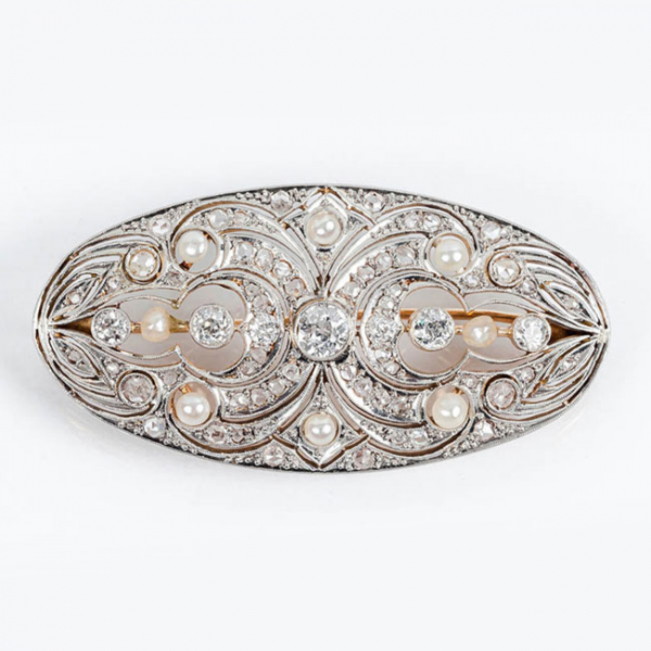 Delicado alfiler oval de época art-decó en oro rosa 18 K, con un limpio y blanco diamante central, talla brillante muy antigua 
