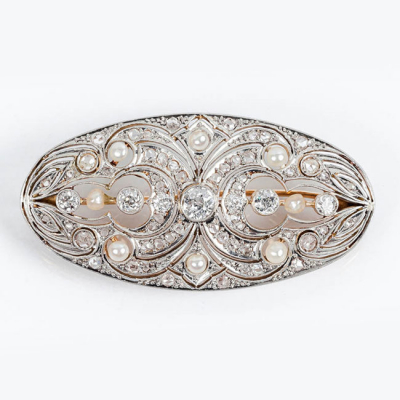 Delicado alfiler oval de época art-decó en oro rosa 18 K, con un limpio y blanco diamante central, talla brillante muy antigua 