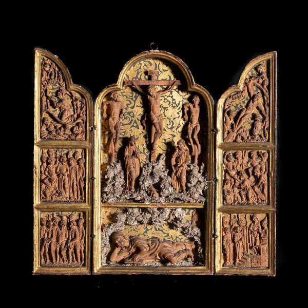 NAO DE MANILA, MÉXICO - SIGLO XVI - Extraordinario y Único Tríptico portátil Filipino en Laca, Coral y Madera para exportación al mercado colonial Mexicano de la Nueva España.