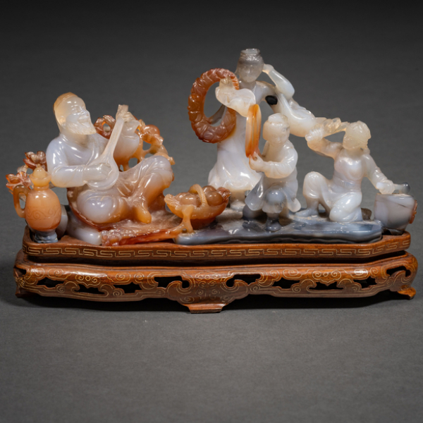 "Conjunto de m&uacute;sicos" Grupo escult&oacute;rico tallado en &aacute;gata de varios colores del siglo XX.