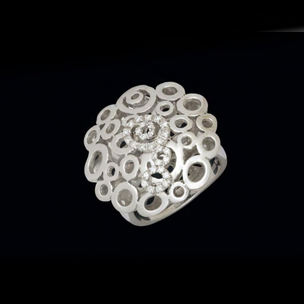 Anillo Roberto Coin colección Mauresque en oro blanco de 18 K. con brillantes y rubí 