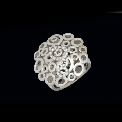 Anillo Roberto Coin colección Mauresque en oro blanco de 18 K. con brillantes y rubí 