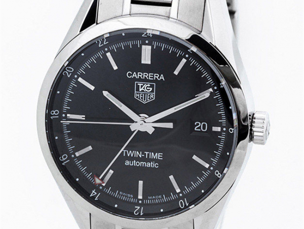 Reloj cab, suizo, TAG HEUER &#039;Carrera Twin-Time Automatic&#039;. En caja, 39 mm, con fondo de cristal y brazalete de acero pulido y matizado.