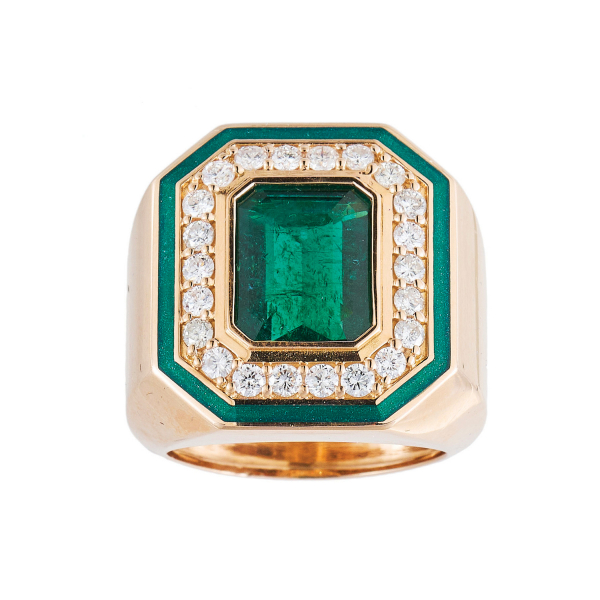 Sortija sello en oro rosa con esmeralda de Zambia talla octogonal orlada por diamantes talla brillante y esmalte verde.