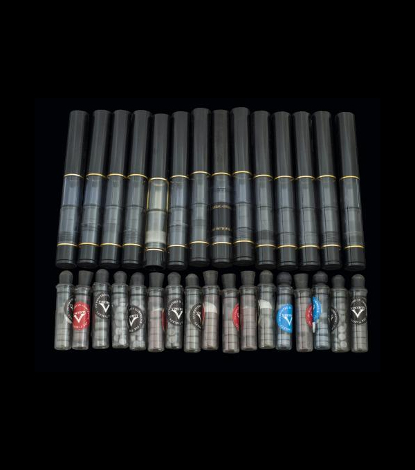 Lote de trece tinteros de viaje VISCONTI, con pastillas de tinta, eye dropper y esponja.