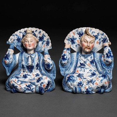 &quot;Emperador y Emperatriz&quot; Conjunto de dos figuras en porcelana china esmaltada. Siglo XX 