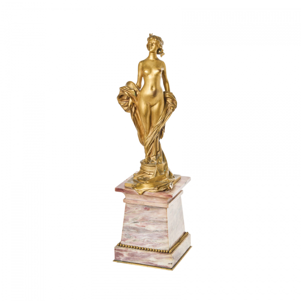 Auguste Seysses (Toulouse, Francia, 1862-1946).  Phryné.  Escultura en bronce dorado sobre peana en mármol. Firmada. 