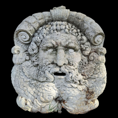 Importante mascar&oacute;n en granito representando a Neptuno labrado en m&aacute;rmol, Italia, siglo XVIII. 