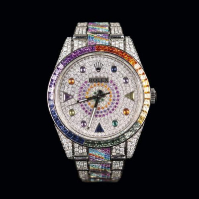 Reloj Rolex Oyster Perpetual en acero cuajado de diamantes y zafiros customizados.