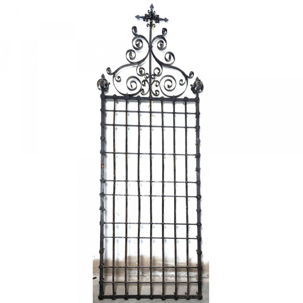Importante Gran Reja Renacentista transición al Barroco española de palacio del siglo XVII en hierro forjado para ventana principal. 