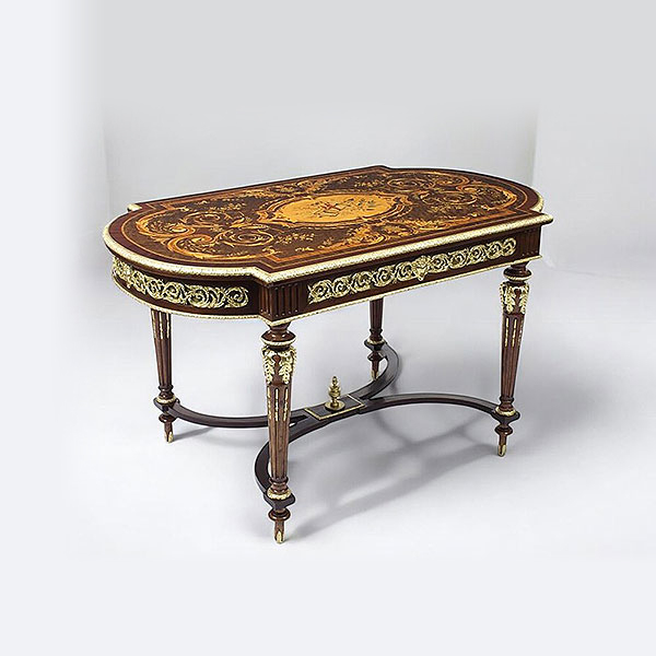 Antiguo Bureau Plat francés con montura de ormolú y marquetería, Francia, siglo XIX.