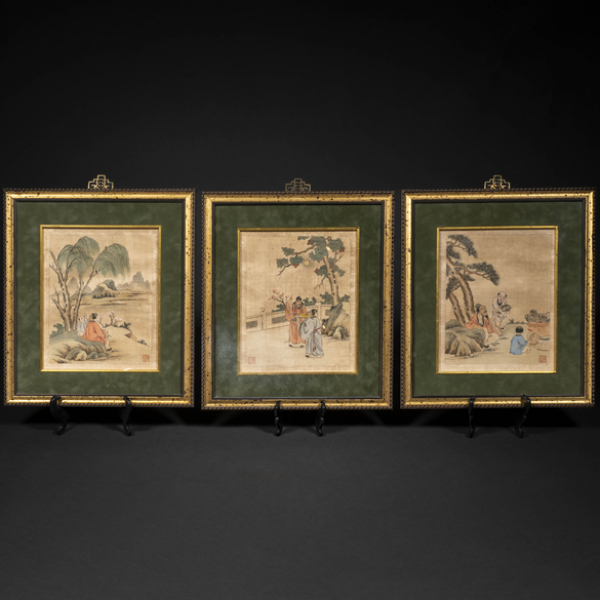 Conjunto de tres sedas chinas pintadas a mano del siglo XX.