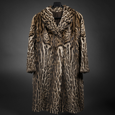 Abrigo chaquetón en piel de ocelote.
