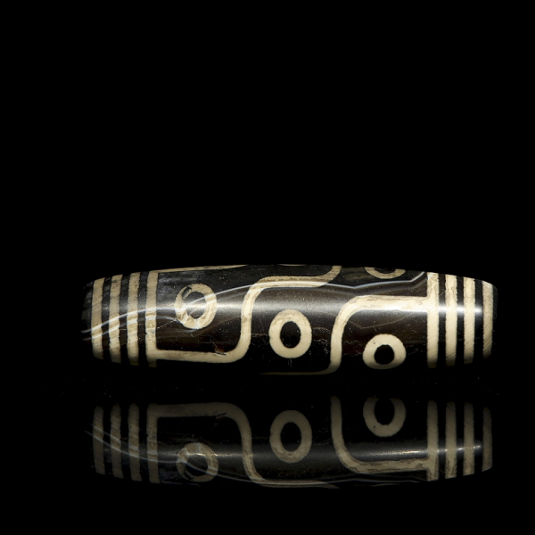 Gran cuenta Dzi de nueve ojos en Ágata, Dinastía Liao (916–1125) o posterior. 