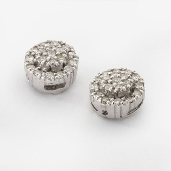 Pendientes en oro blanco con cuajado central y orla de diamantes talla brillante
