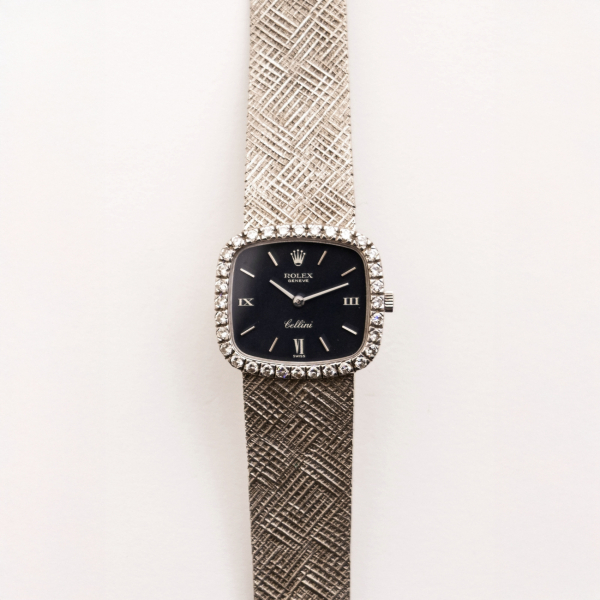 ROLEX «Cellini» de pulsera para señora en oro blanco mate y brillo y bisel de diamantes talla brillante. Nº 1894823.  