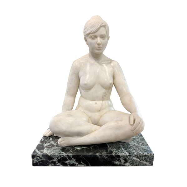 Núria Tortras i Planas (Barcelona, 1926-2013)  Desnudo femenino.  Escultura en mármol