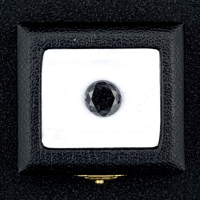 Diamante negro natural talla brillante de 6,48cts