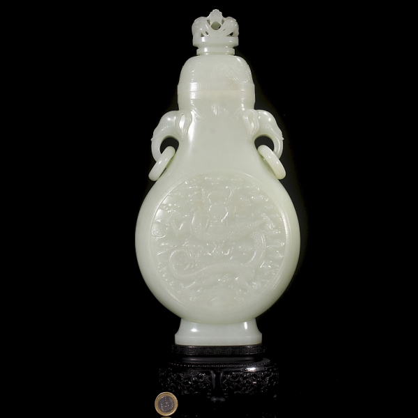 Jarrón de jade blanco de Hetian "Dragón", Dinastía Qing (1644–1912) o posterior.  