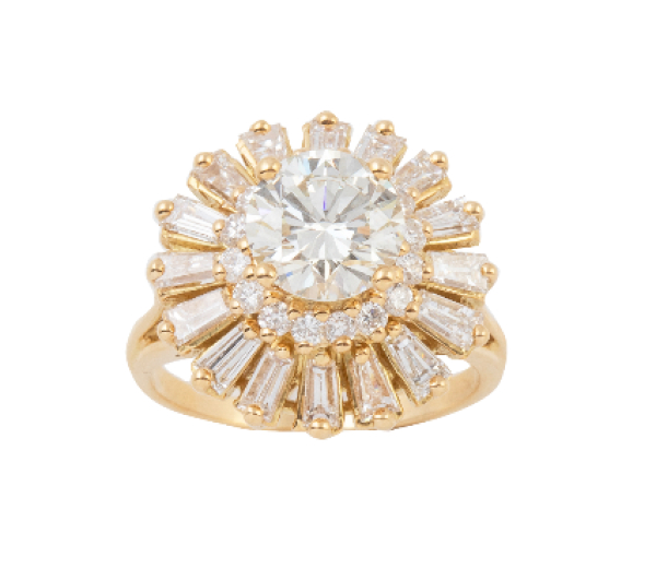 Sortija roset&oacute;n con brillante central elevado de 1,78 ct, rodeado por orla de brillantes y orla exterior de diamantes talla baguette