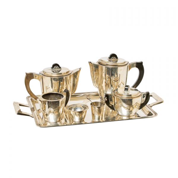 Juego de café y té en plata española punzonada 916 con contrastes del platero Ramón Fernández 