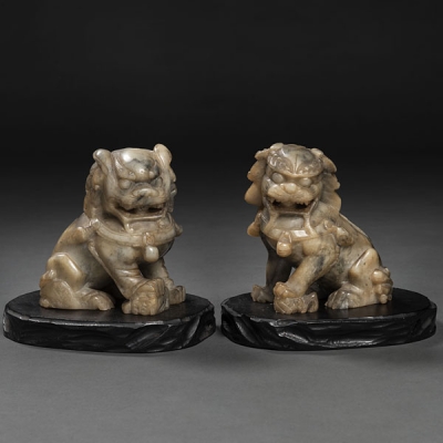 Pareja de Leones Foó realizados en piedra de jade . Trabajo Chino, Siglo XX