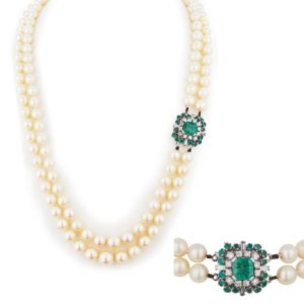 Collar de perlas cultivadas en oro blanco, esmeraldas y diamantes 