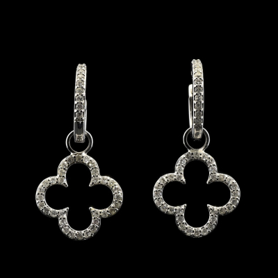 Pendientes &quot;Trébol&quot; en oro blanco de 18 kt y diamantes.    