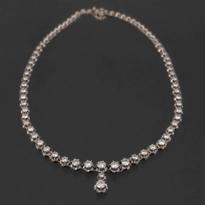 Gargantilla en oro blanco de 18 kt con brillantes talla antigua.