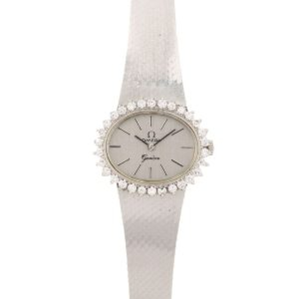 Reloj Omega de pulsera para señora. En oro blanco y bisel con diamantes talla brillante