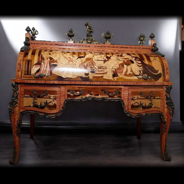 Gran "Secretaire du Roi" de estilo Luis XVI en marquetería de maderas nobles y bronce dorado, final siglo XIX- inicios siglo XX. 