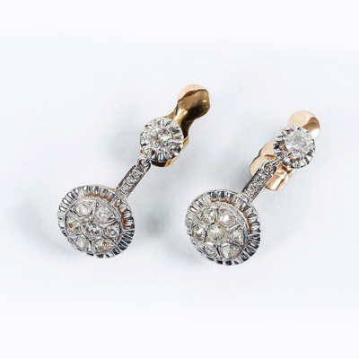 Pendientes vintage en oro amarillo y blanco 18 K, con roset&oacute;n cuajado de limpios y blancos diamantes naturales 