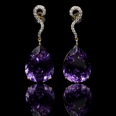 Pendientes en oro amarillo de 18K con amatistas y diamantes.  