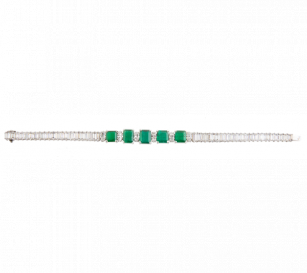Elegante pulsera de esmeraldas y diamantes, con cinco esmeraldas talla esmeralda como centros flanqueadas por diamantes marquisse